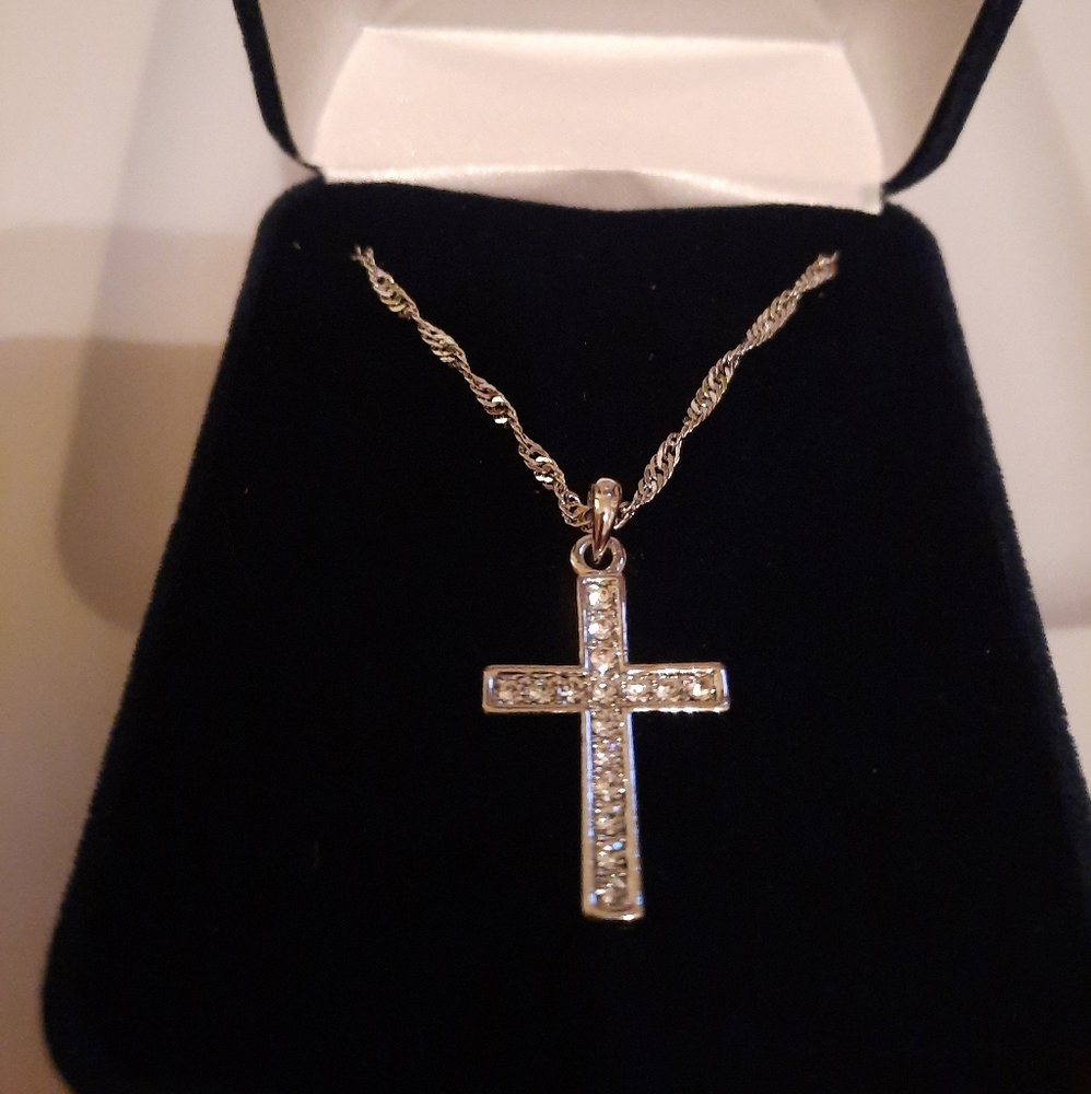 Montana Silversmiths cross necklace